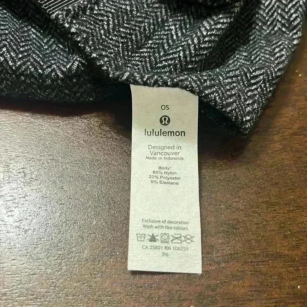 Lululemon Customizable Snap Scarf
